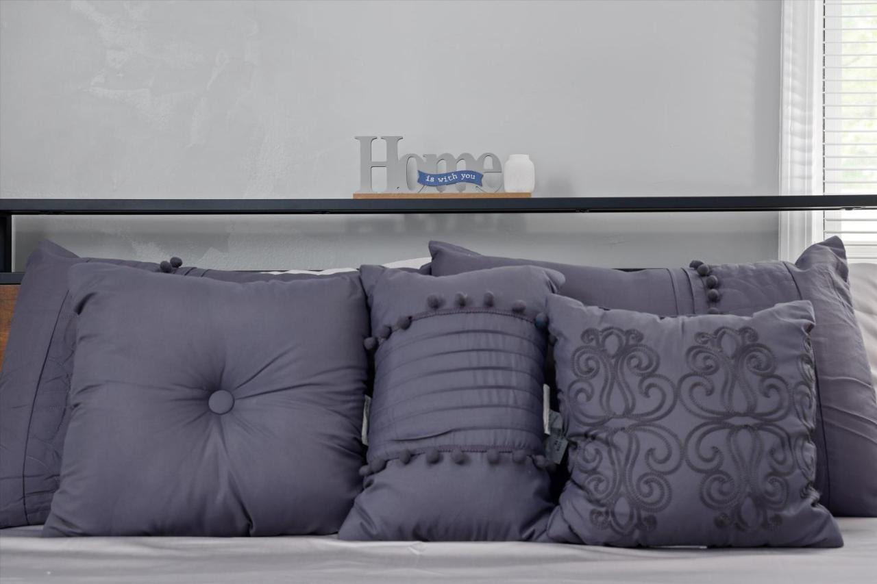 Modern & Cozy East Side Gem ~ Queen Beds ~ Parking Detroit Buitenkant foto
