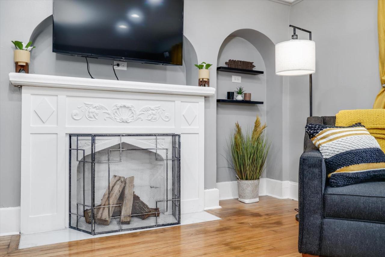 Modern & Cozy East Side Gem ~ Queen Beds ~ Parking Detroit Buitenkant foto