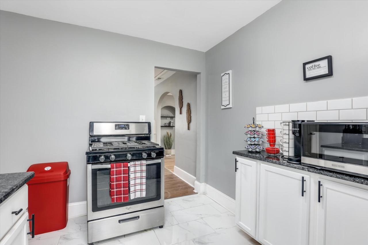 Modern & Cozy East Side Gem ~ Queen Beds ~ Parking Detroit Buitenkant foto